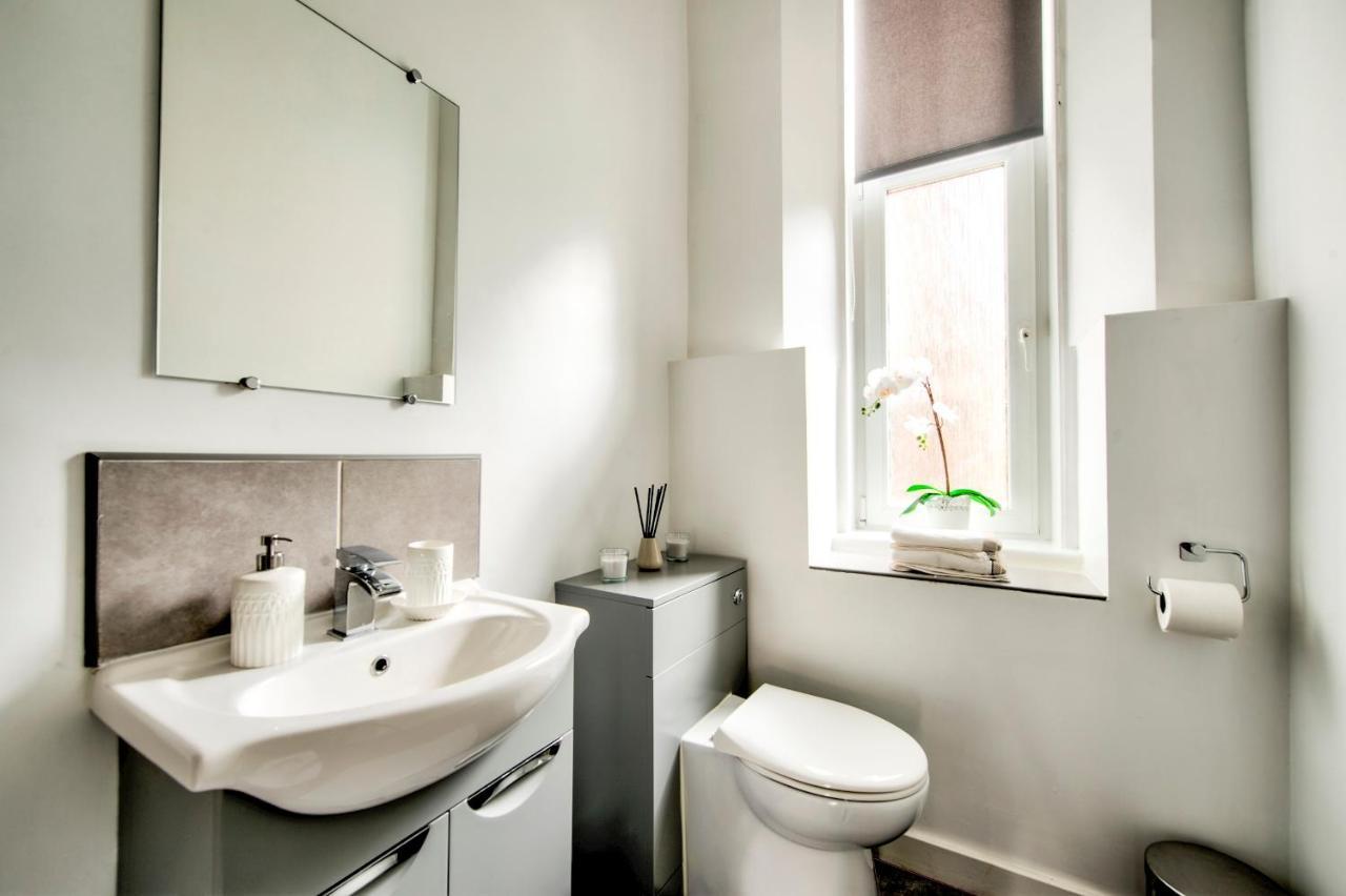 Pass The Keys Stylish 2 Bed In Heart Of West End Apartamento Glasgow Exterior foto